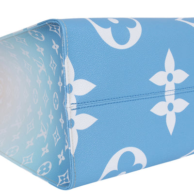 Monogram Giant By The Pool Onthego GM