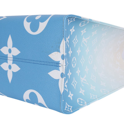 Monogram Giant By The Pool Onthego GM