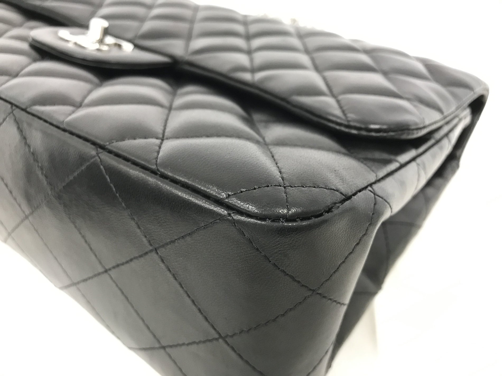 Quilted Leather Shoulder Bag (Authentic Pre-Owned)