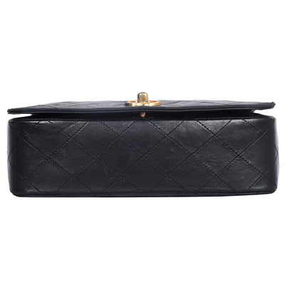 Classic full flap shoulder bag in black quilted leather