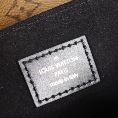 Reverse Monogram Pochette Métis