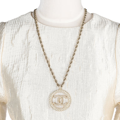 Pearl CC Round Pendant Necklace