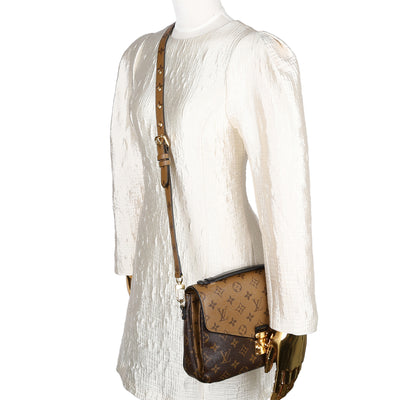 Reverse Monogram Pochette Metis
