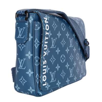 District PM NV3 Shoulder Bag in Blue
