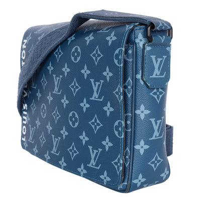 District PM NV3 Shoulder Bag in Blue