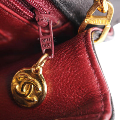 Classic Flap CC Leather Diana 22 Cross Body Bag