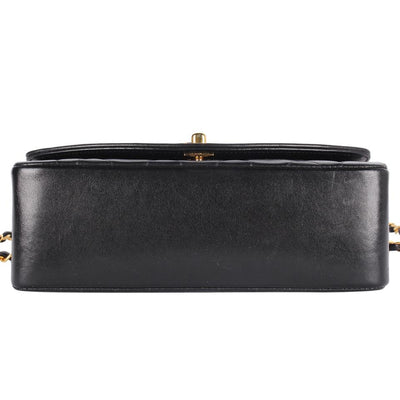 Classic Flap CC Leather Diana 22 Cross Body Bag