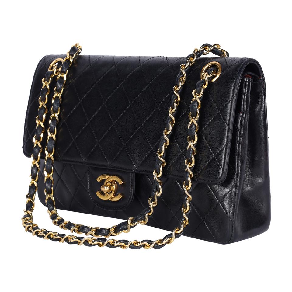 CHANEL Black Quilted Lambskin Vintage Medium Classic Double Flap Bag For  Sale at 1stDibs