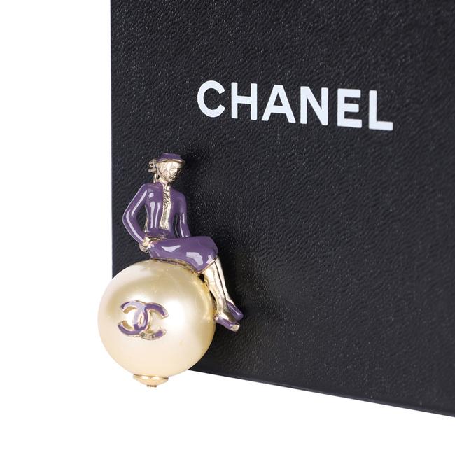 chanel suit pin