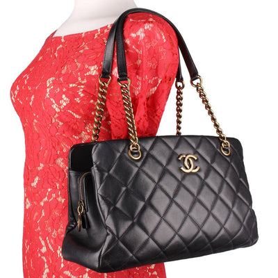 chanel tote with zipper