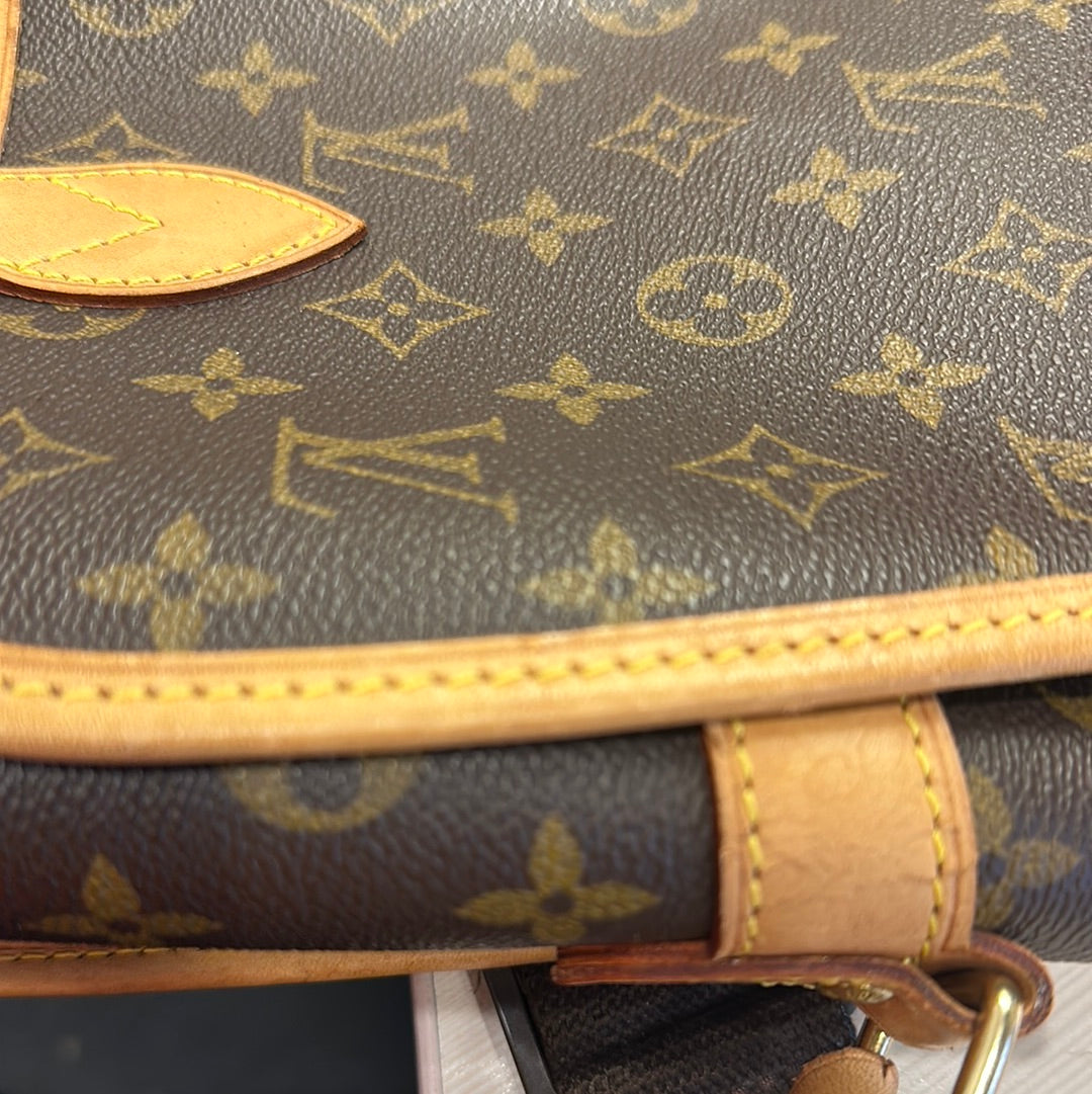 Louis Vuitton Sac Gibeciere Messenger Bag Monogram Canvas GM - ShopStyle