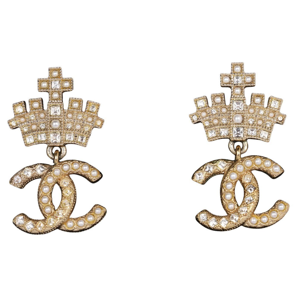 CHANEL Gold-Plated Faux Pearl & Strass CC Crown Drop  display picture 1