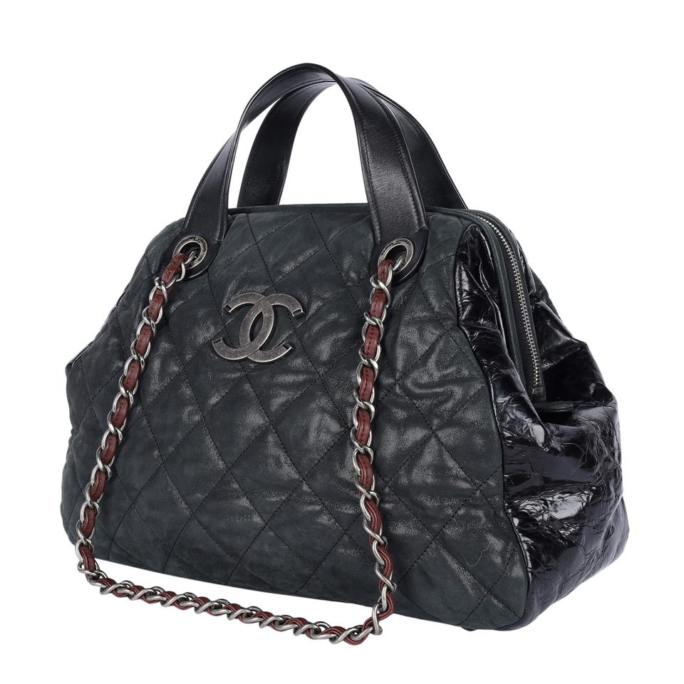 Sold at Auction: CHANEL - 2Way Bag V Stitch CC Coco Mark Black